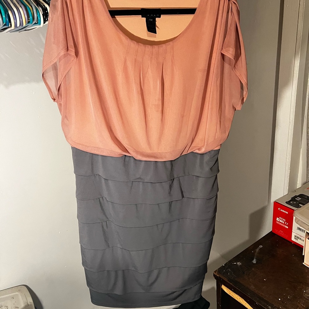 Chic Two-Tone Dress in Peach and Gray